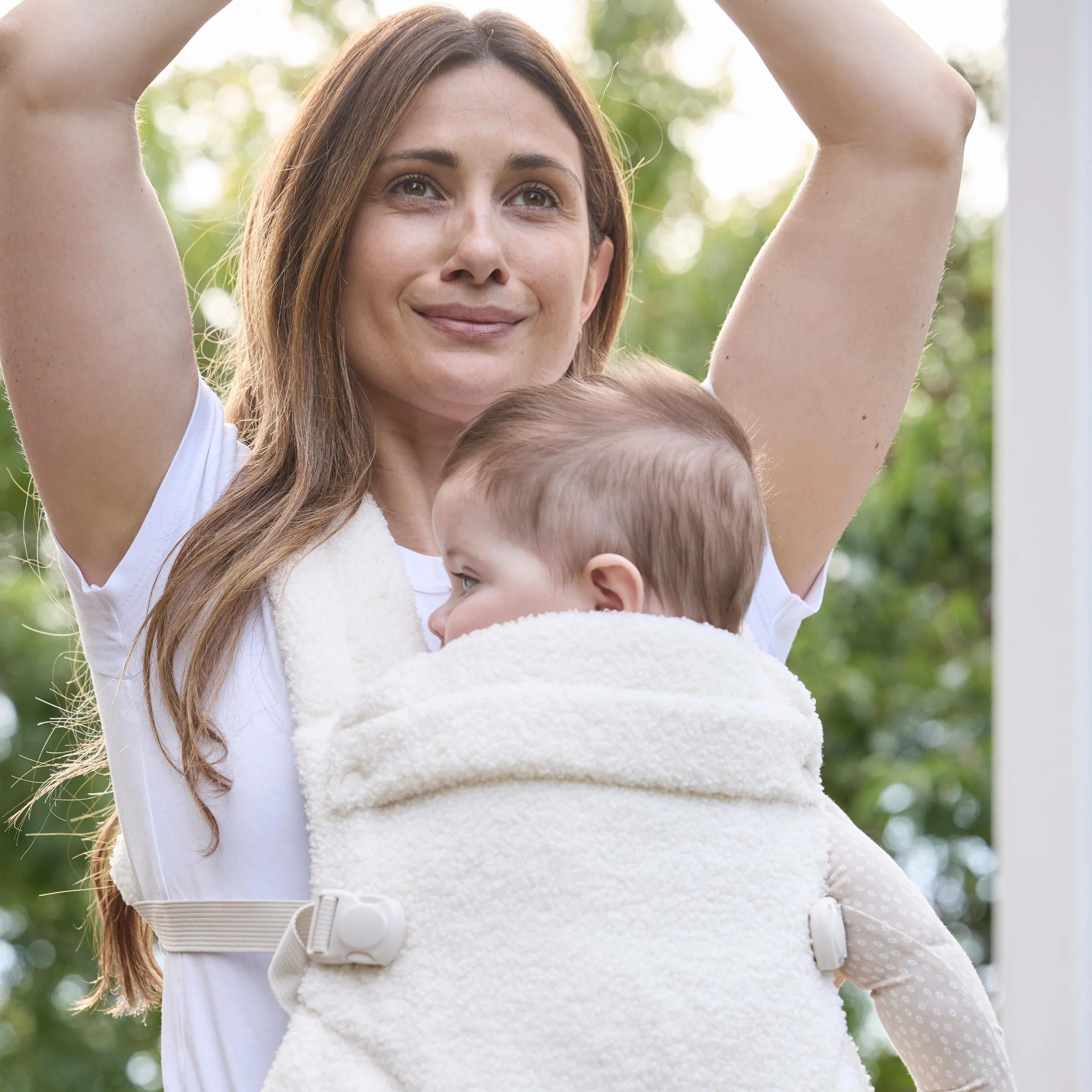 Boba Auri Baby Carrier in Coconut Teddy Fleece - Image 10