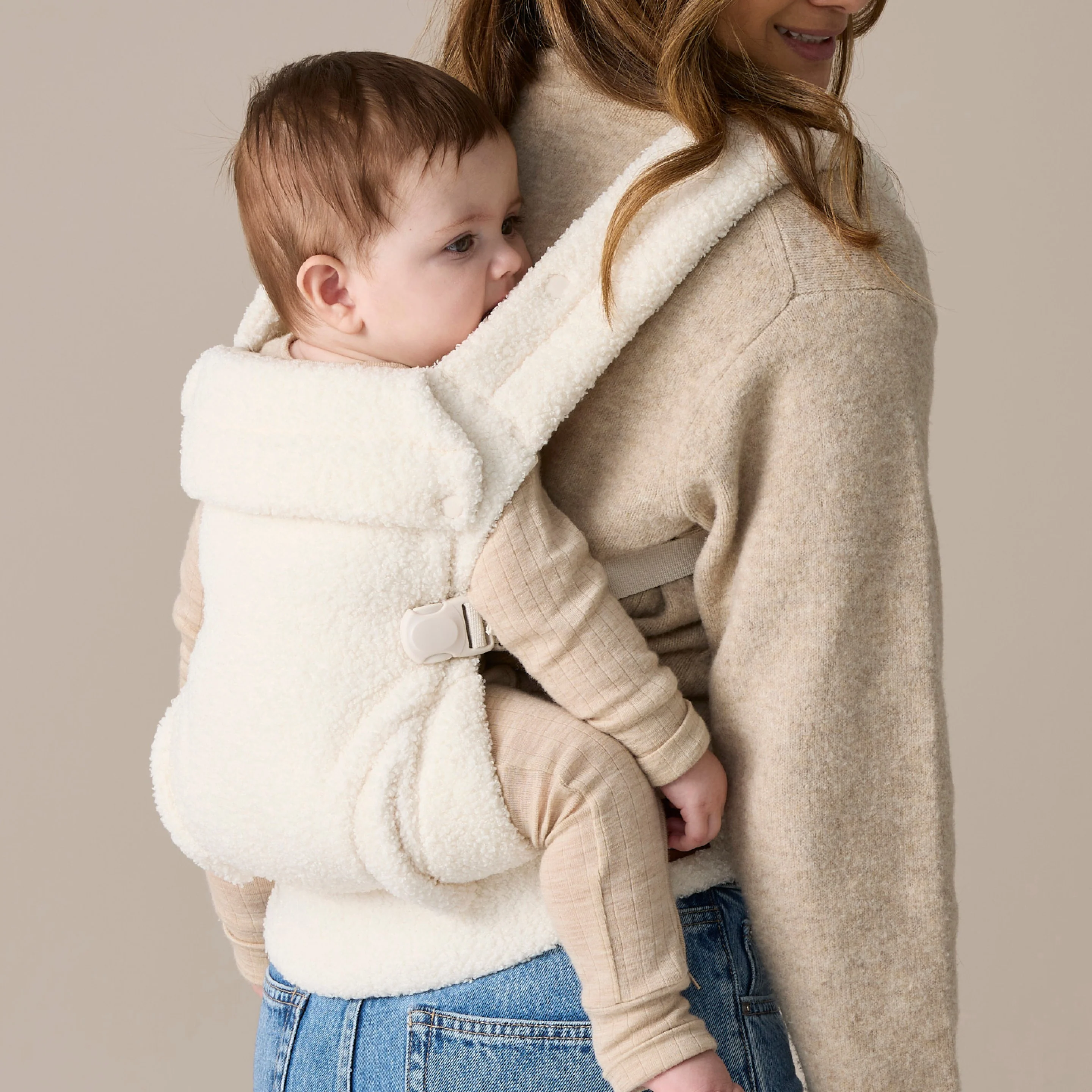 Boba Auri Baby Carrier in Coconut Teddy Fleece - Image 8