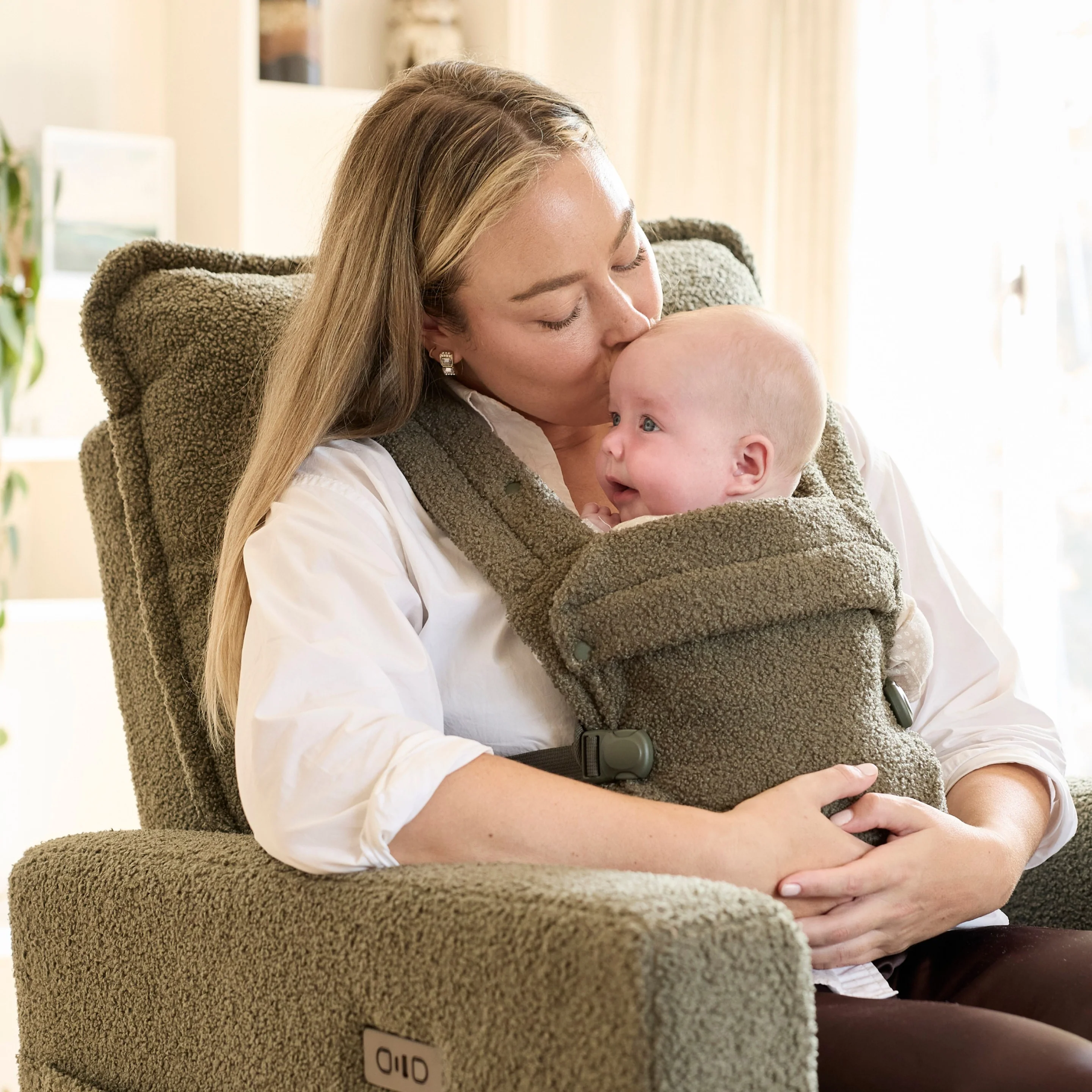 Boba Auri Baby Carrier in Olive Teddy Fleece - Image 4