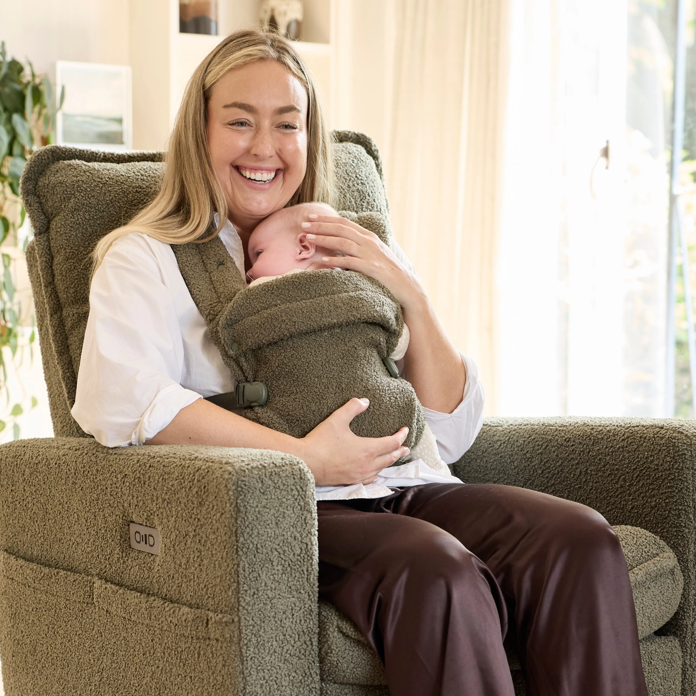 Boba Auri Baby Carrier in Olive Teddy Fleece - Image 8