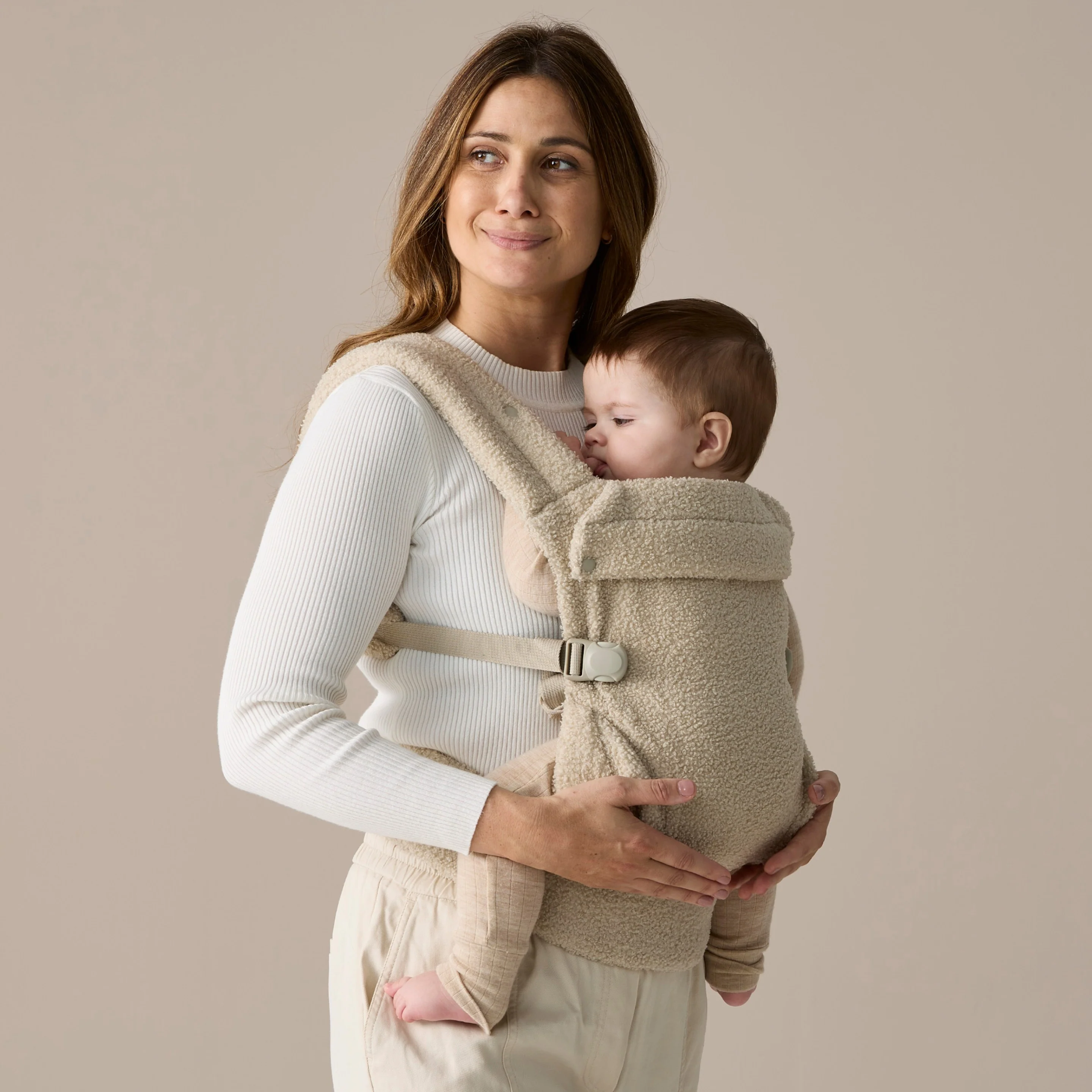 Boba Auri Baby Carrier in Taupe Teddy Fleece - Image 10