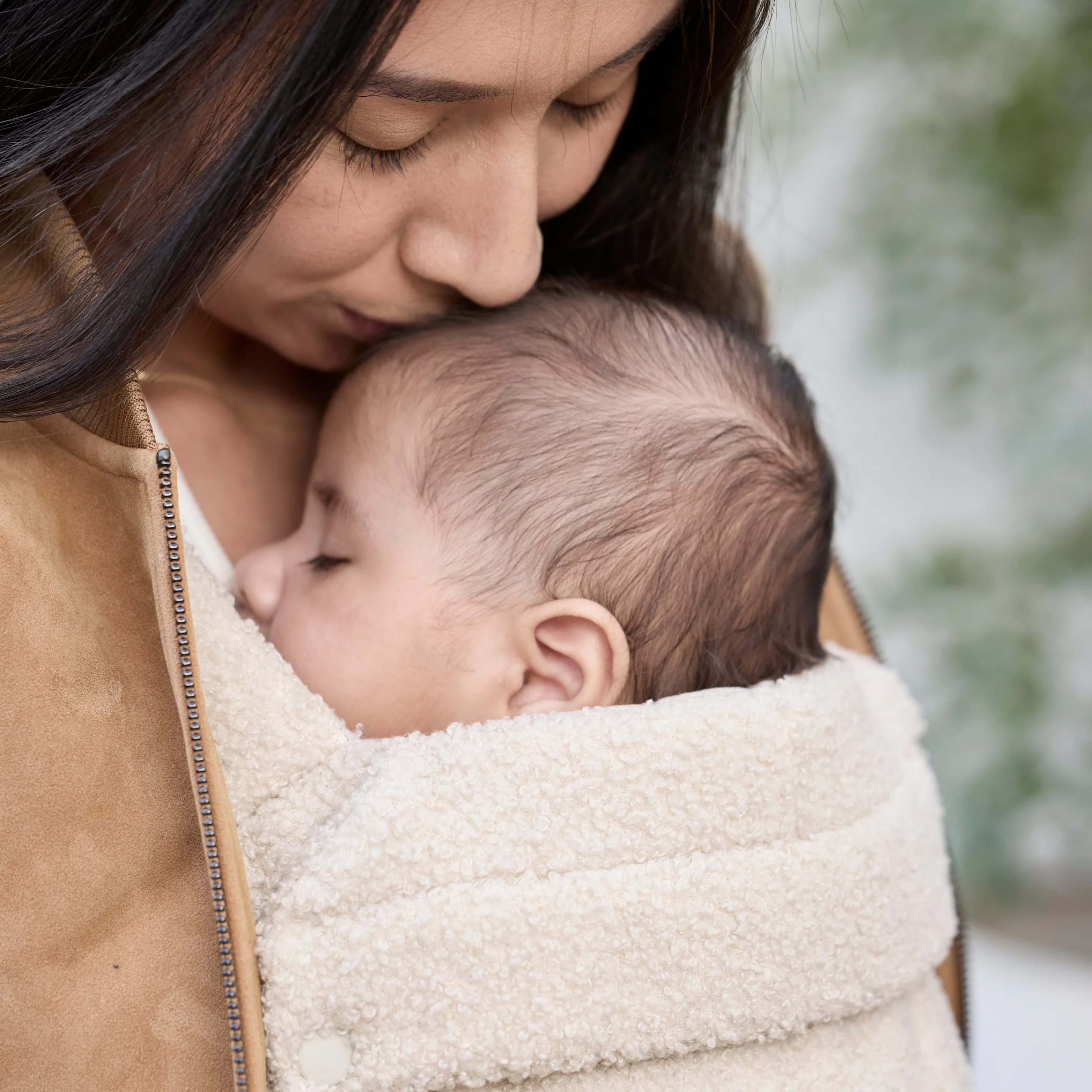 Boba Auri Baby Carrier in Taupe Teddy Fleece - Image 4