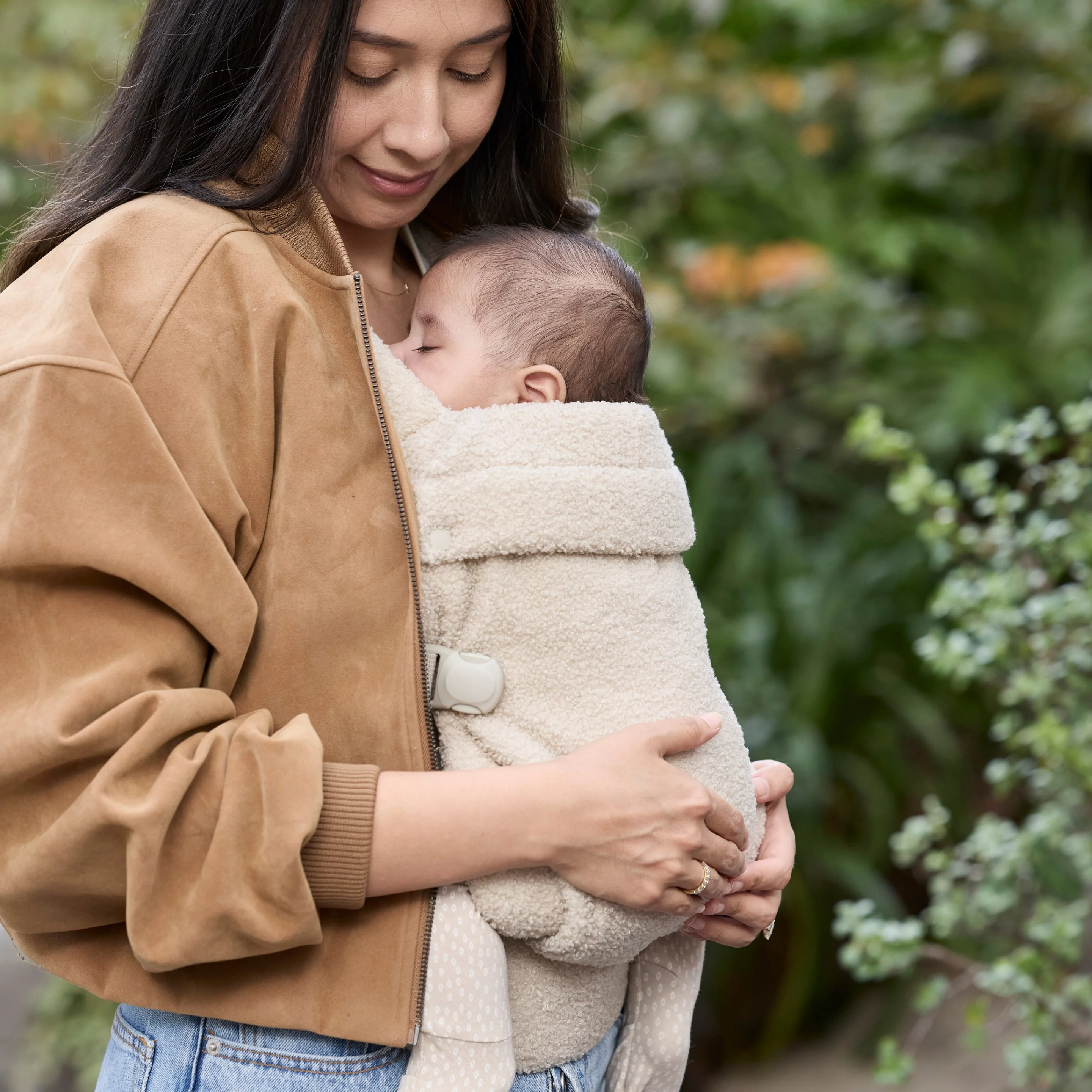 Boba Auri Baby Carrier in Taupe Teddy Fleece - Image 6