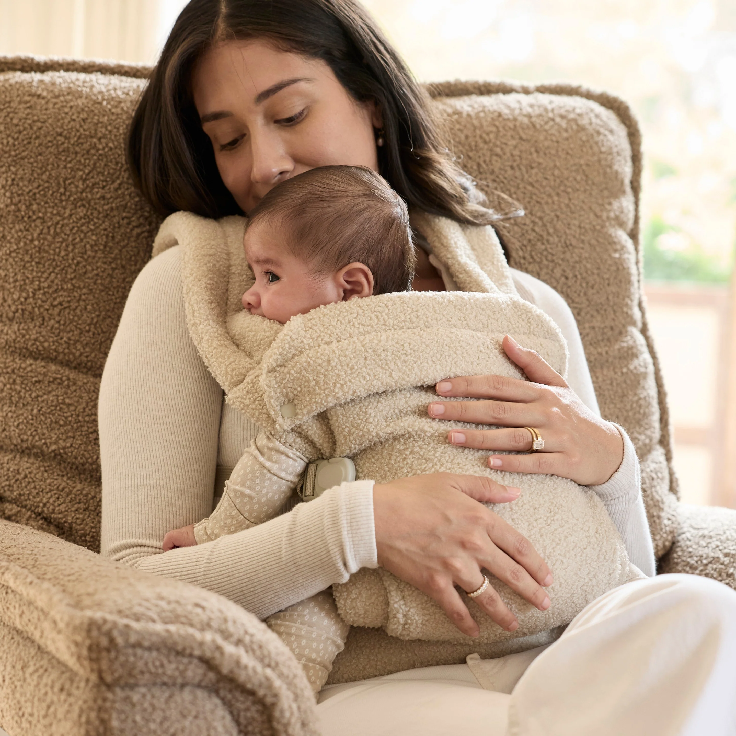 Boba Auri Baby Carrier in Taupe Teddy Fleece - Image 8