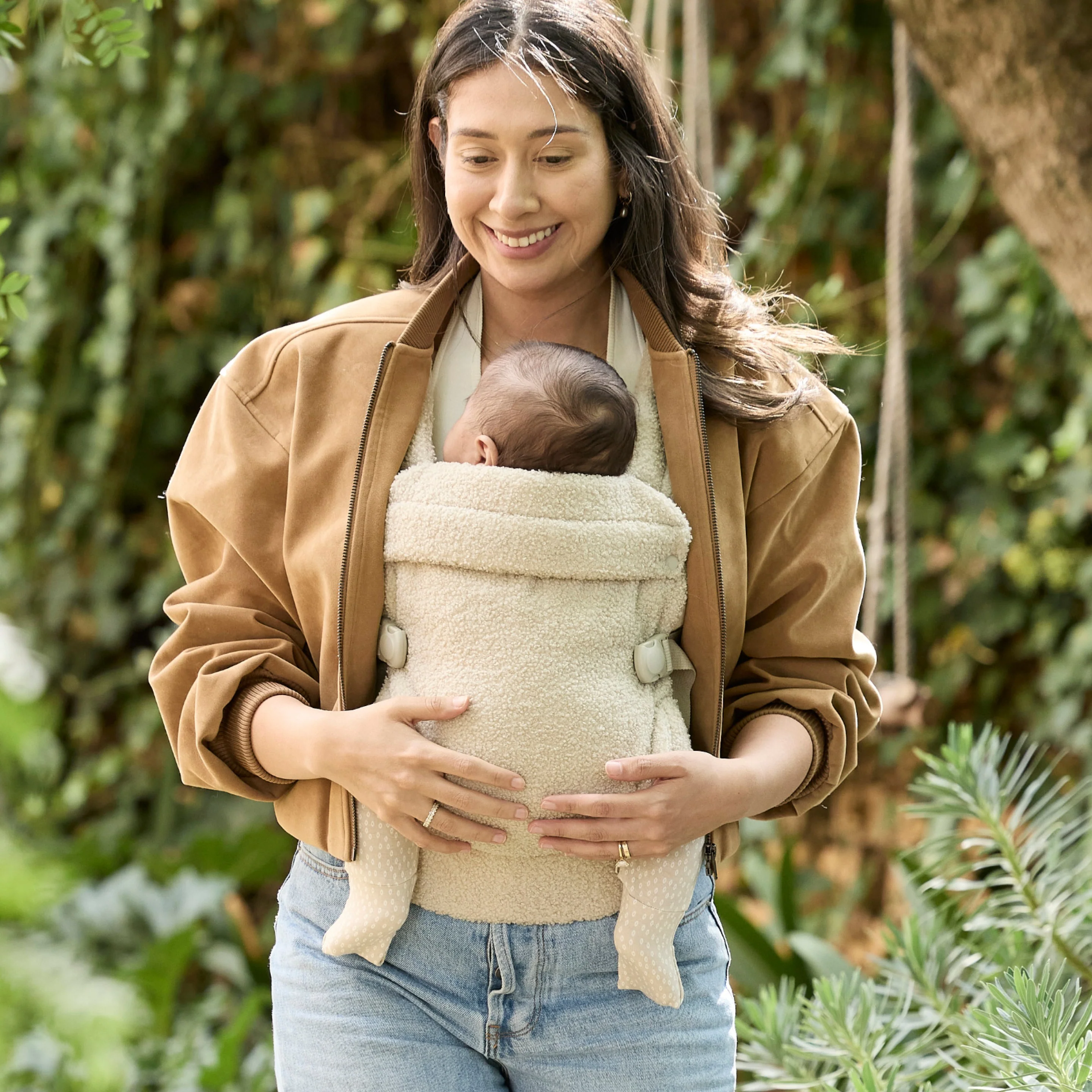 Boba Auri Baby Carrier in Taupe Teddy Fleece - Image 9
