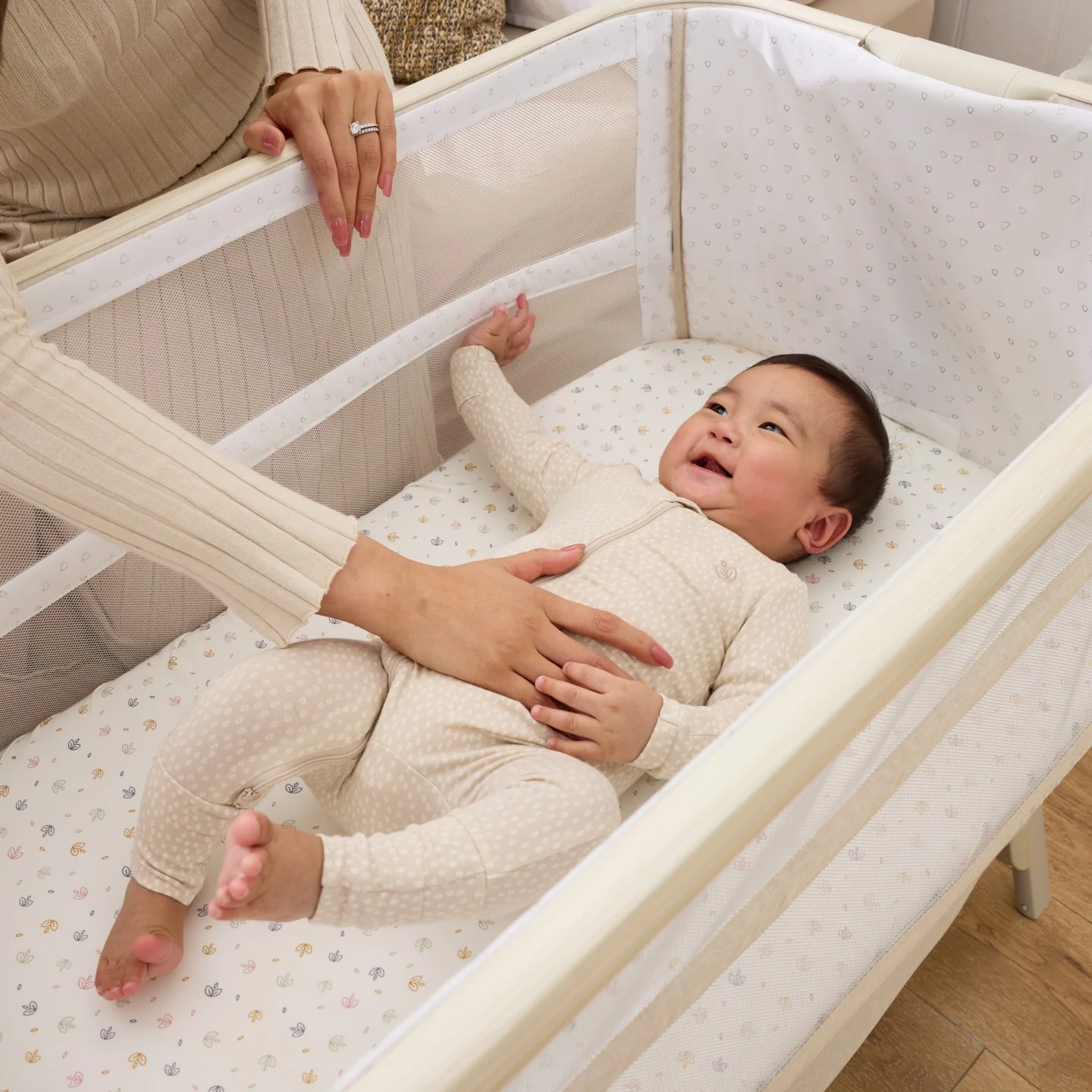 CoZee Breeze Lite Co-sleeping Bassinet in Whitewash Ash and Mushroom - Image 4