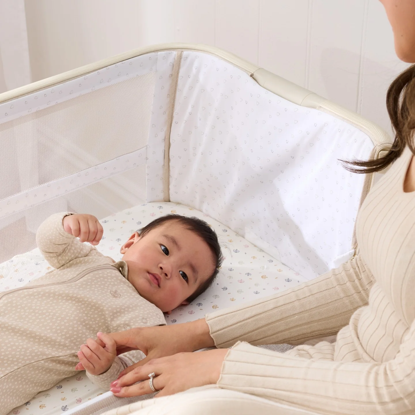 CoZee Breeze Lite Co-sleeping Bassinet in Whitewash Ash and Mushroom - Image 7