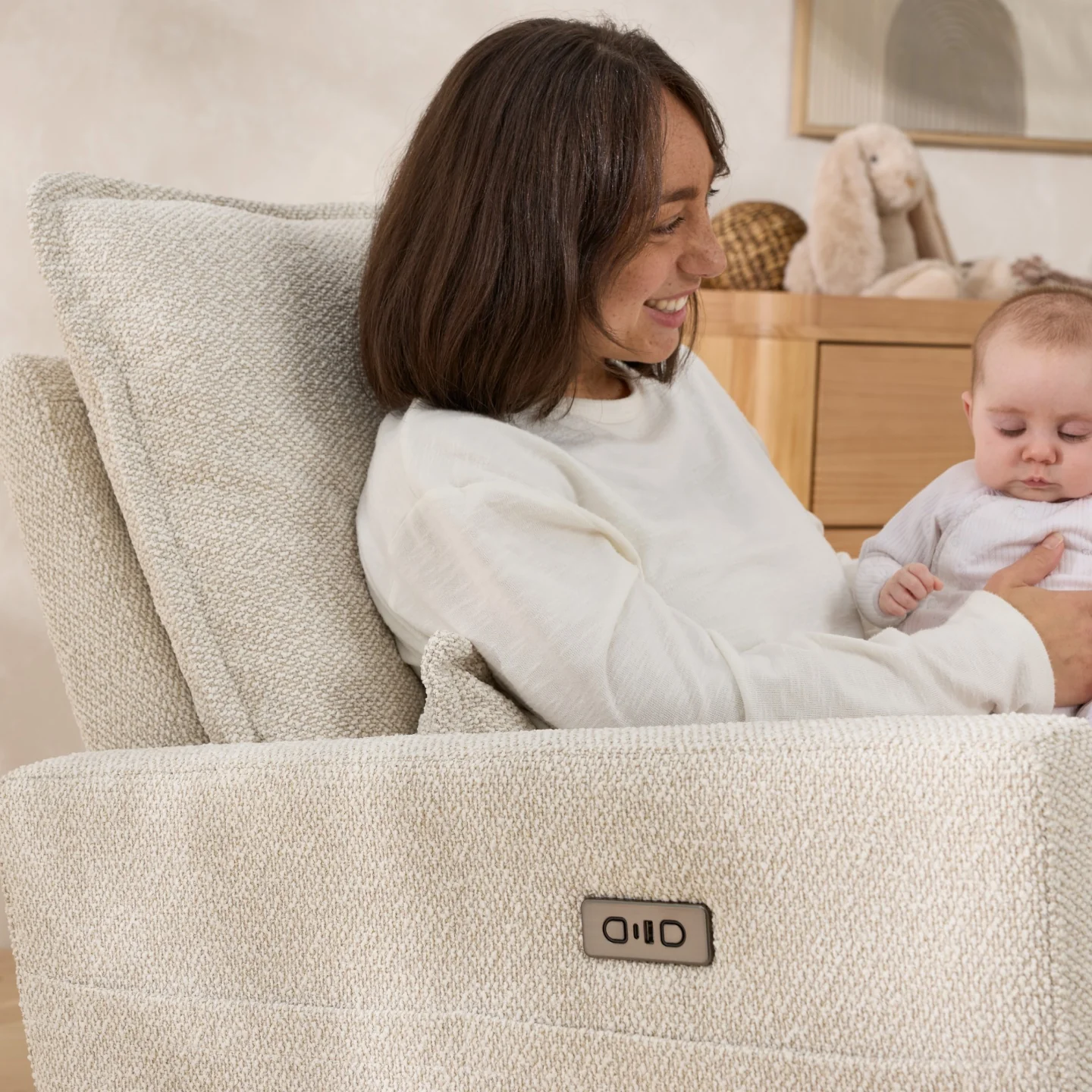 Frankie Electric Recliner Glider Nursery Chair in Light Beige Soft Tweed - Image 3