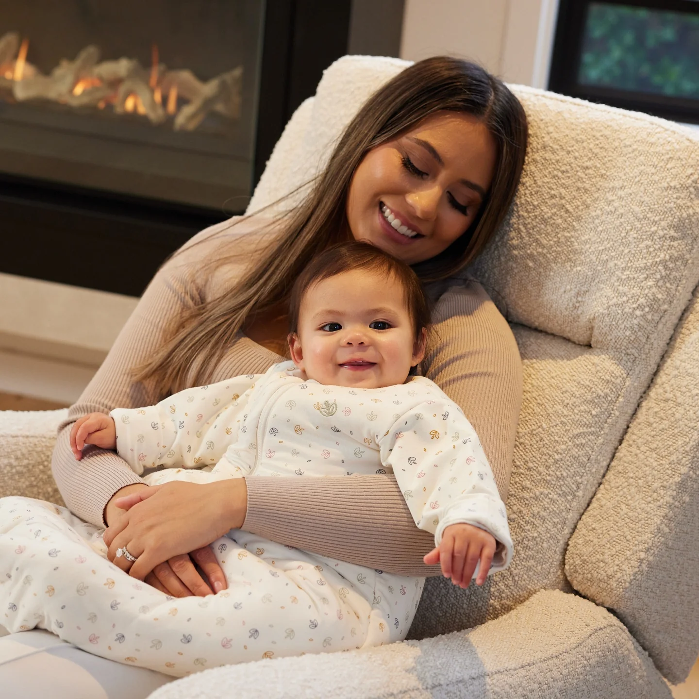 Henry Electric Recliner Glider Chair with USB in Vanilla Bouclé - Image 7