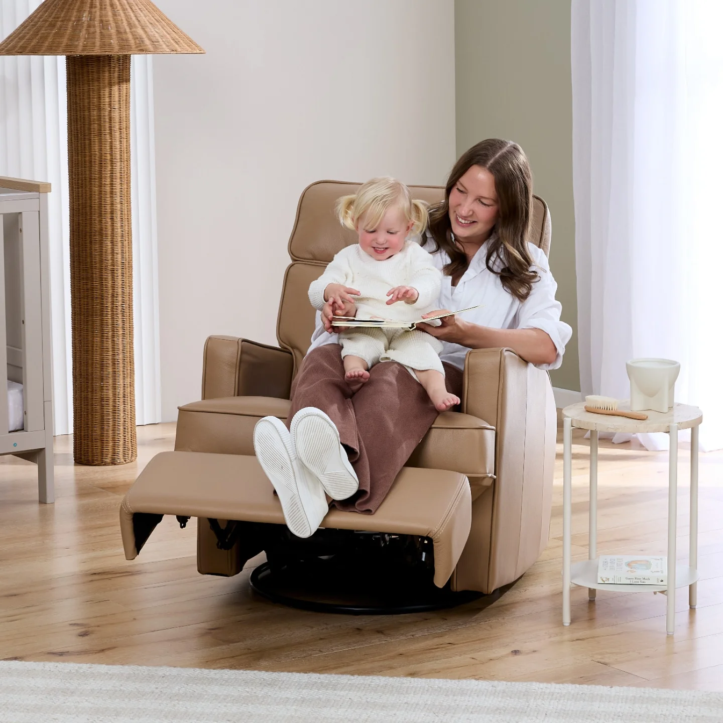 Leo Electric Recliner Glider Chair with USB in Palomino Leather - Image 6