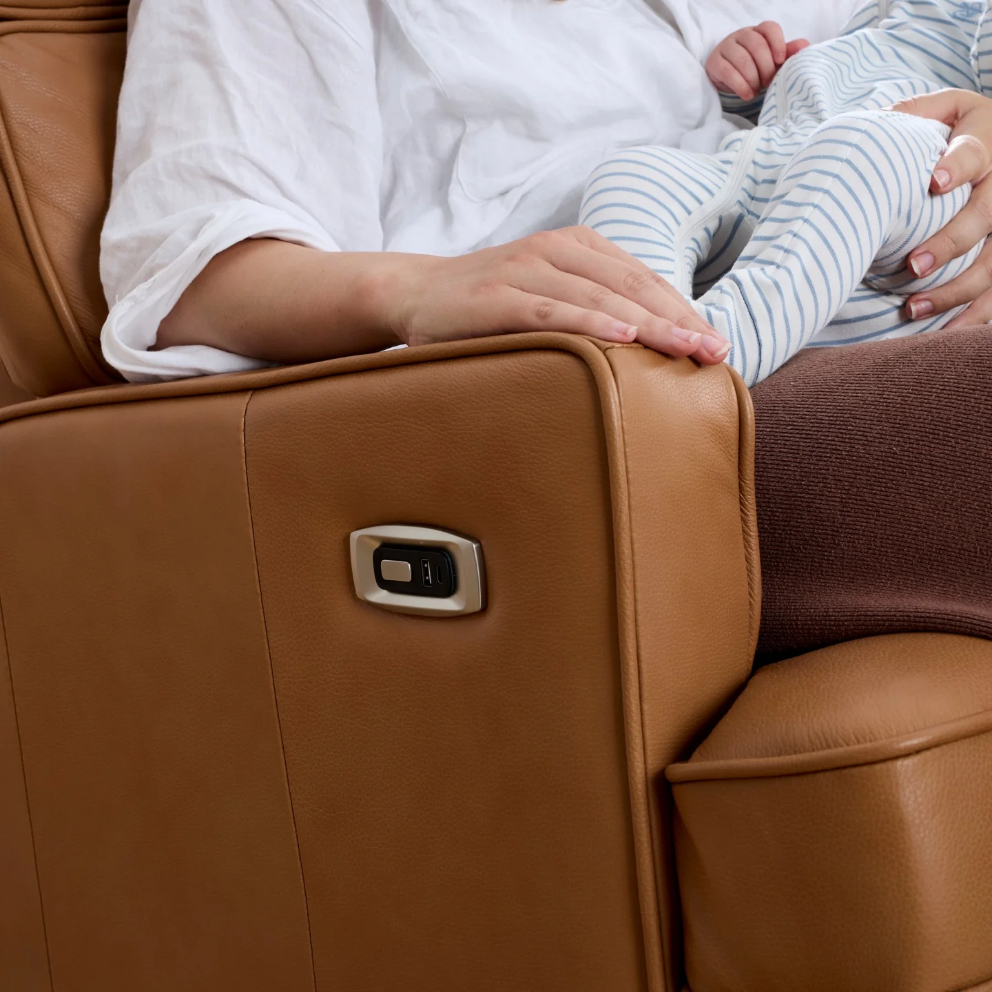 Leo Electric Recliner Glider Chair with USB in Tan Leather - Image 3