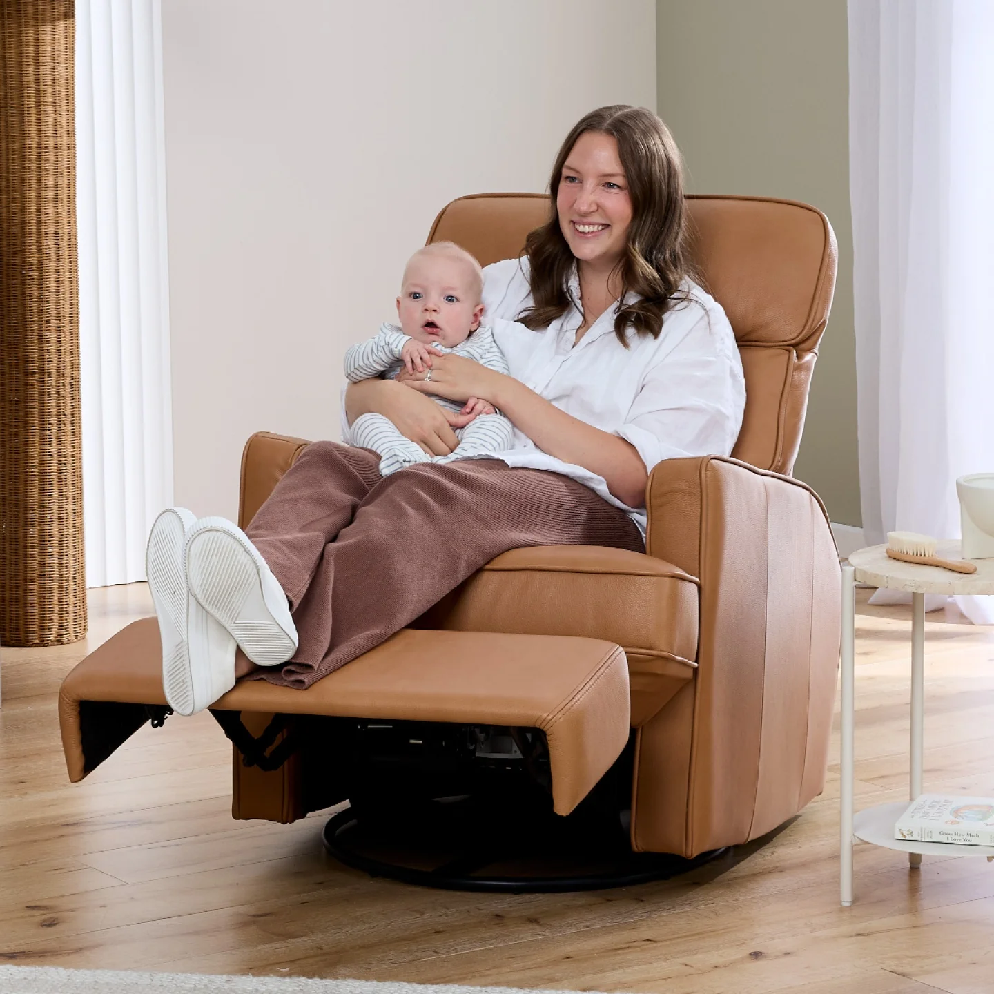 Leo Electric Recliner Glider Chair with USB in Tan Leather - Image 7