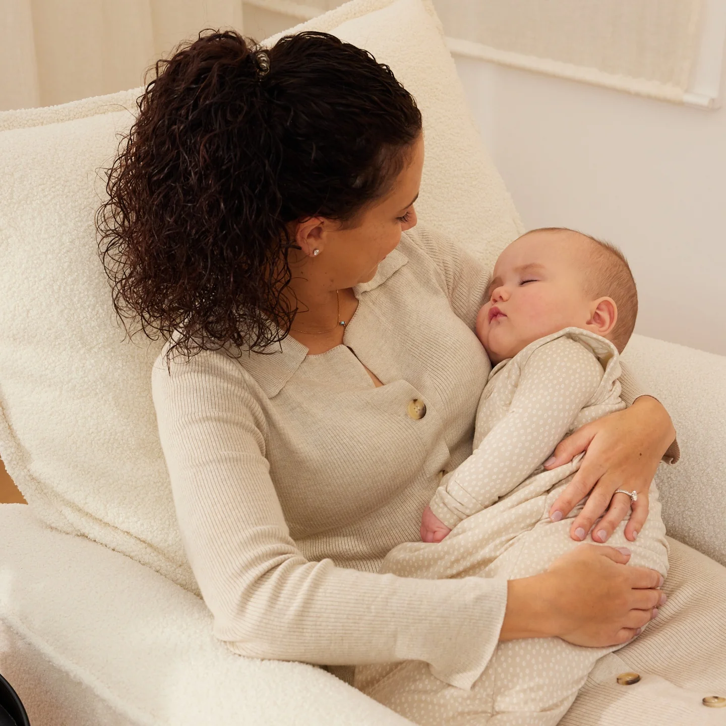 Louie Electric Recliner Glider Nursery Chair in Coconut Teddy - Image 5
