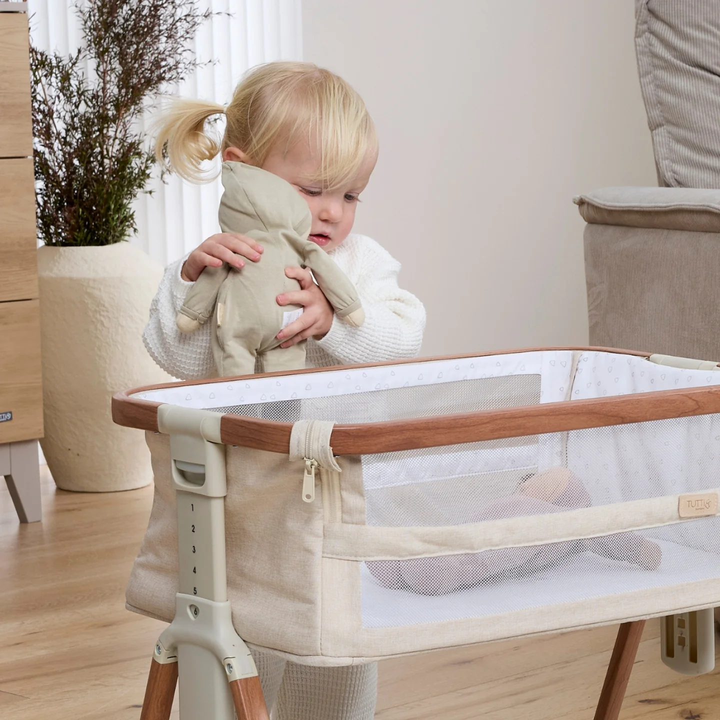 Mini CoZee Breeze Plus Toy Bassinet in Scandi Walnut & Ecru - Image 4
