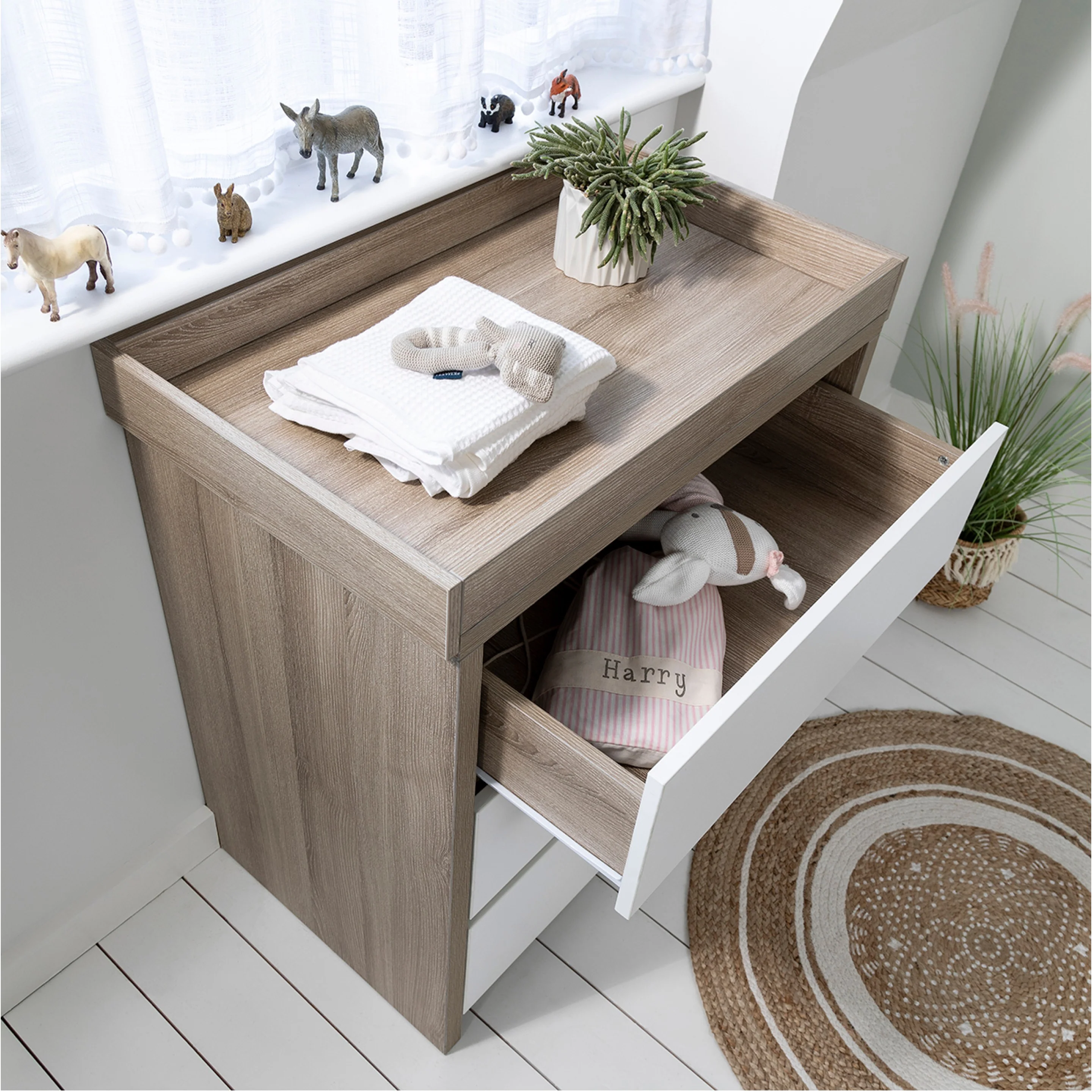 Modena Chest and Changer in Oak White - Image 5