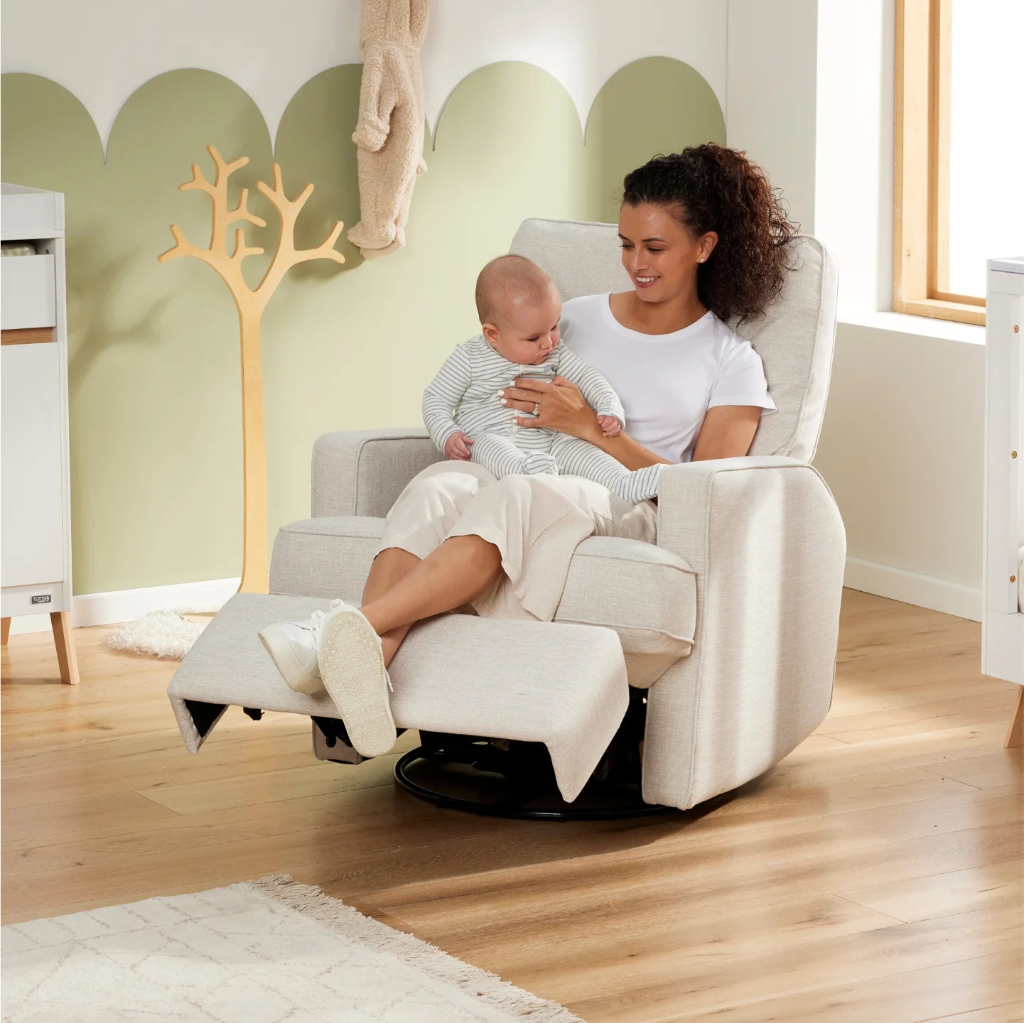 Quinn Electric Recliner Glider Chair with USB in Eggshell - Image 4