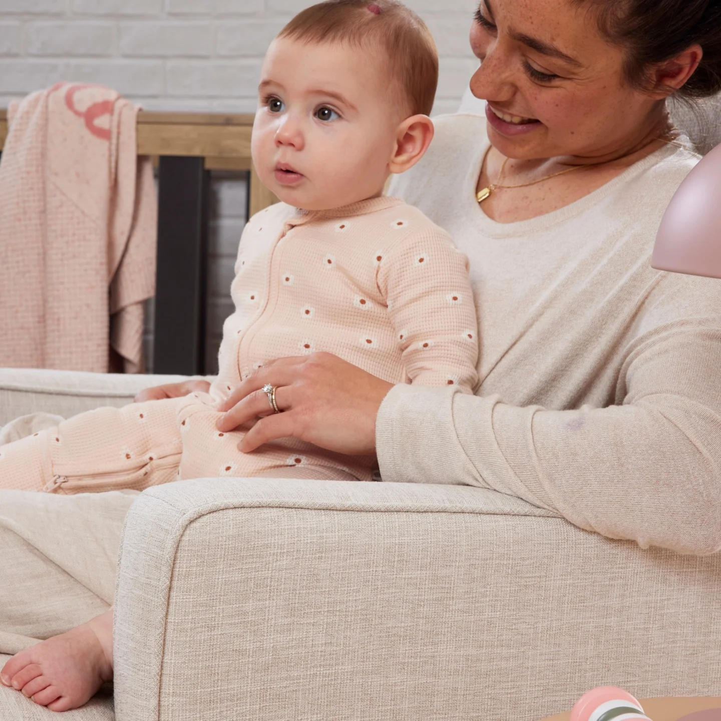 Quinn Recliner Glider Nursery Chair in Eggshell - Image 3