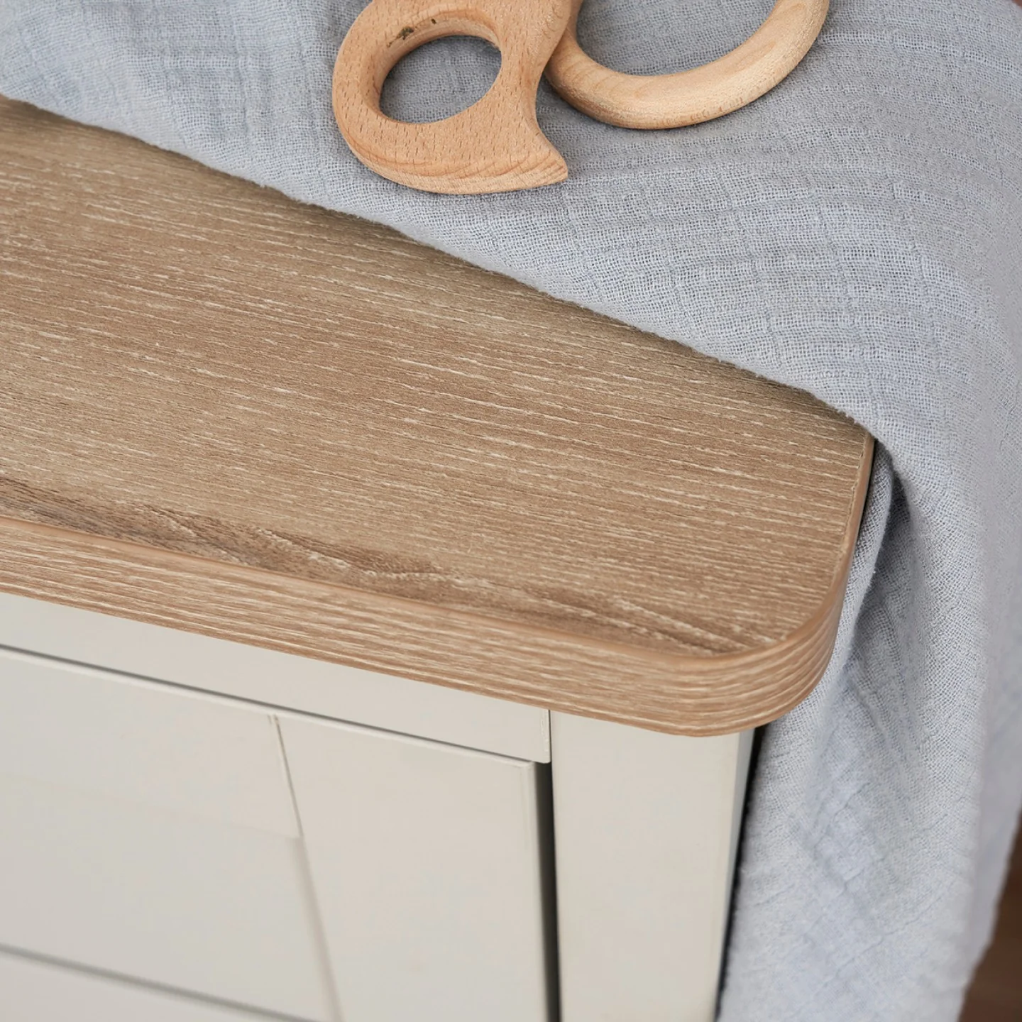 Verona Chest and Changer in Oak White - Image 3